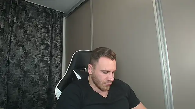 Snapshot of Thori92 chatting on 01-05-25, 08:00 Thori92 online show from 01-05-25, 08:00