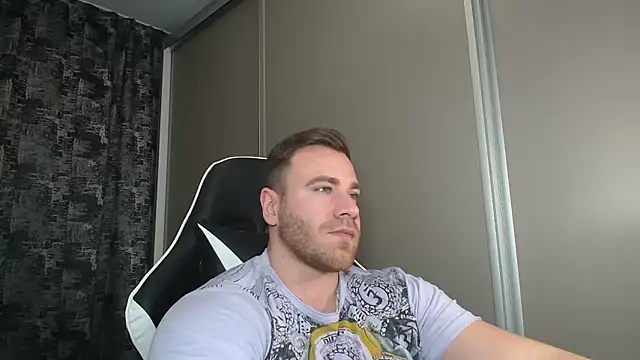 Snapshot of Thori92 chatting on 01-06-25, 05:27 Thori92 online show from 01-06-25, 05:27