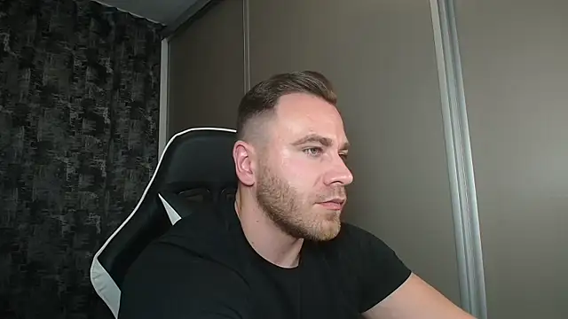 Snapshot of Thori92 chatting on 01-10-25, 08:37 Thori92 online show from 01-10-25, 08:37