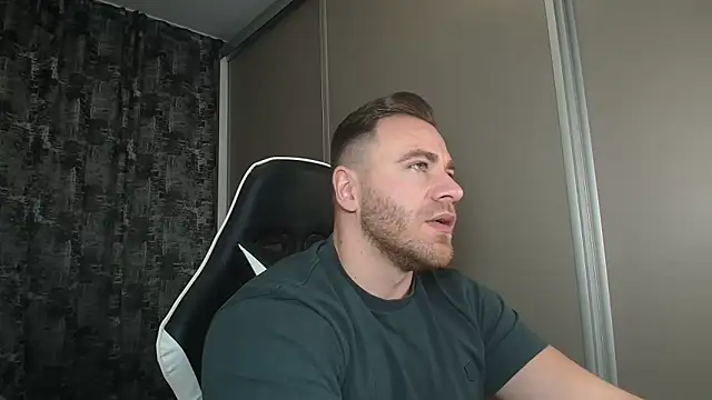 Snapshot of Thori92 chatting on 01-11-25, 06:44 Thori92 online show from 01-11-25, 06:44