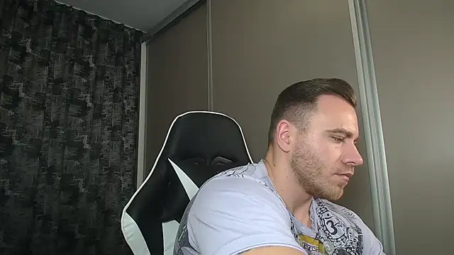 Snapshot of Thori92 chatting on 01-17-25, 10:12 Thori92 online show from 01-17-25, 10:12