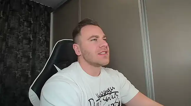 Snapshot of Thori92 chatting on 01-25-25, 06:46 Thori92 online show from 01-25-25, 06:46