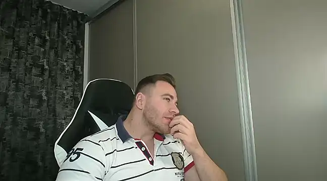 Snapshot of Thori92 chatting on 01-26-25, 06:06 Thori92 online show from 01-26-25, 06:06