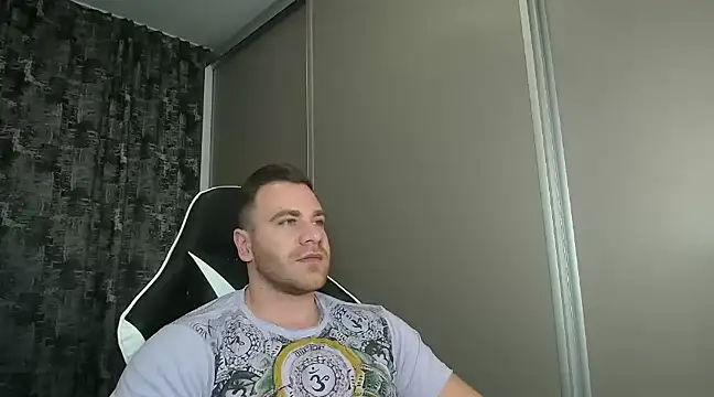 Snapshot of Thori92 chatting on 01-27-25, 09:33 Thori92 online show from 01-27-25, 09:33