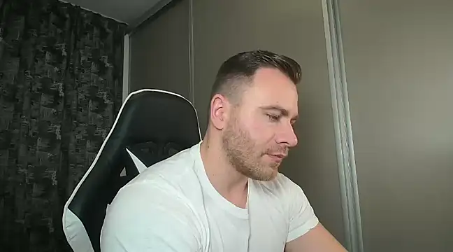 Snapshot of Thori92 chatting on 01-29-25, 05:13 Thori92 online show from 01-29-25, 05:13