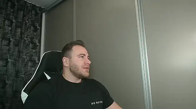 Snapshot of Thori92 chatting on 02-02-25, 01:08 Thori92 online show from 02-02-25, 01:08