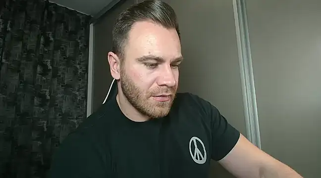 Snapshot of Thori92 chatting on 02-04-25, 09:10 Thori92 online show from 02-04-25, 09:10