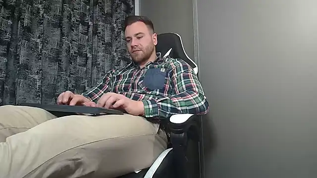 Snapshot of Thori92 chatting on 02-16-25, 06:43 Thori92 online show from 02-16-25, 06:43