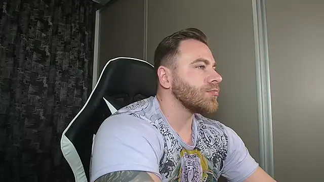 Snapshot of Thori92 chatting on 02-20-25, 08:03 Thori92 online show from 02-20-25, 08:03