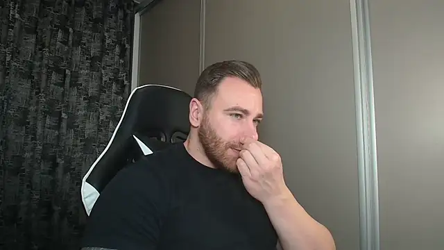 Snapshot of Thori92 chatting on 02-21-25, 06:26 Thori92 online show from 02-21-25, 06:26