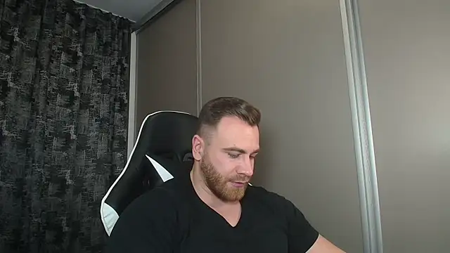 Snapshot of Thori92 chatting on 02-28-25, 08:28 Thori92 online show from 02-28-25, 08:28