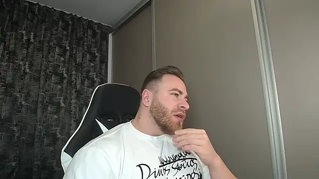 Snapshot of Thori92 chatting on 03-02-25, 04:32 Thori92 online show from 03-02-25, 04:32