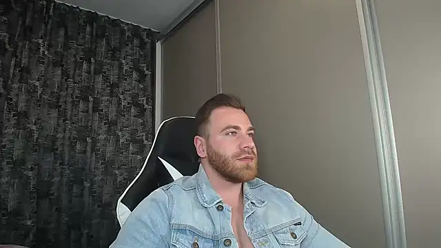 Snapshot of Thori92 chatting on 03-05-25, 08:42 Thori92 online show from 03-05-25, 08:42