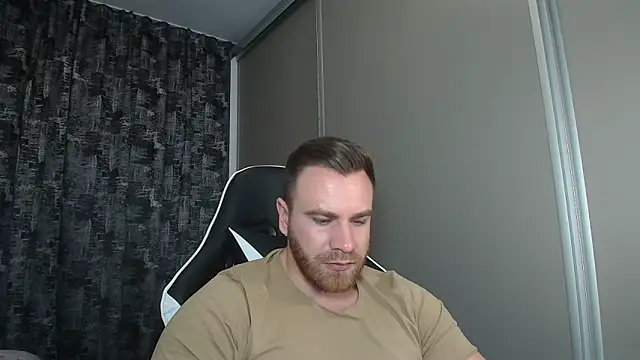 Snapshot of Thori92 chatting on 03-07-25, 08:33 Thori92 online show from 03-07-25, 08:33