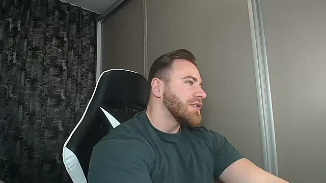 Snapshot of Thori92 chatting on 03-10-25, 04:57 Thori92 online show from 03-10-25, 04:57