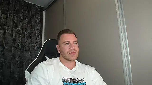 Snapshot of Thori92 chatting on 09-25-25, 05:05 Thori92 online show from 09-25-25, 05:05