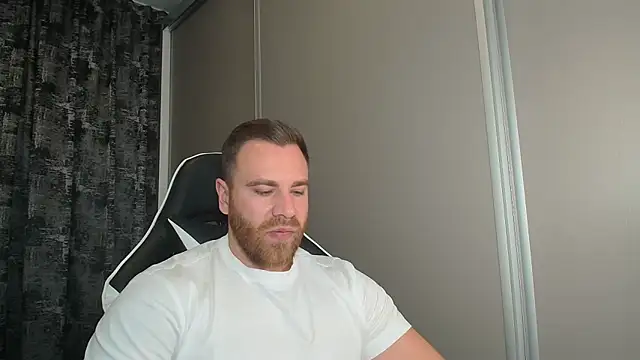 Snapshot of Thori92 chatting on 11-01-25, 06:21 Thori92 online show from 11-01-25, 06:21