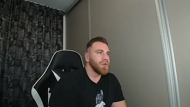 Snapshot of Thori92 chatting on 11-19-25, 08:09 Thori92 online show from 11-19-25, 08:09