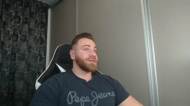 Snapshot of Thori92 chatting on 12-05-25, 05:42 Thori92 online show from 12-05-25, 05:42