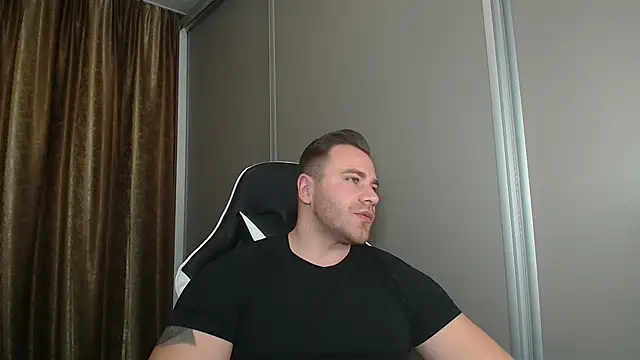 Snapshot of Thori92 chatting on 12-13-25, 07:53 Thori92 online show from 12-13-25, 07:53