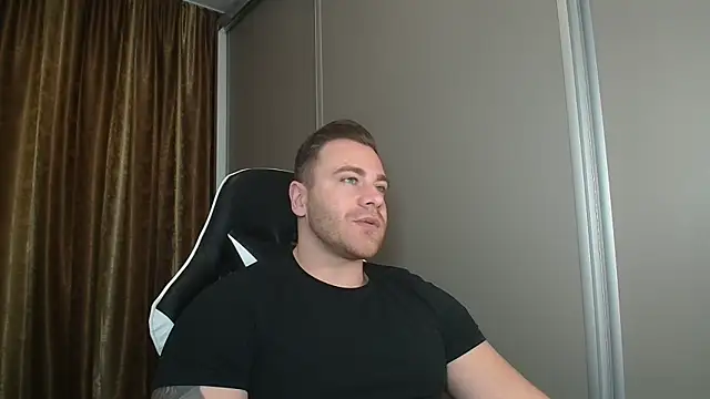 Snapshot of Thori92 chatting on 12-14-25, 01:05 Thori92 online show from 12-14-25, 01:05