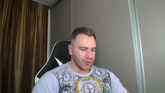 Snapshot of Thori92 chatting on 12-17-25, 06:58 Thori92 online show from 12-17-25, 06:58