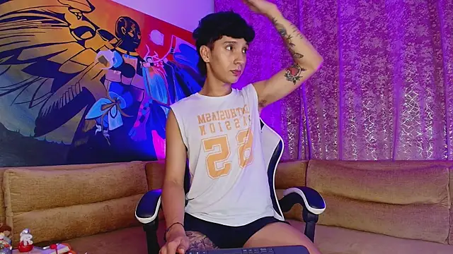 Snapshot of JacoboSwam chatting on 10-13-25, 02:06 JacoboSwam online show from 10-13-25, 02:06