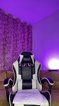 Snapshot of JacoboSwam chatting on 11-19-25, 09:42 JacoboSwam online show from 11-19-25, 09:42