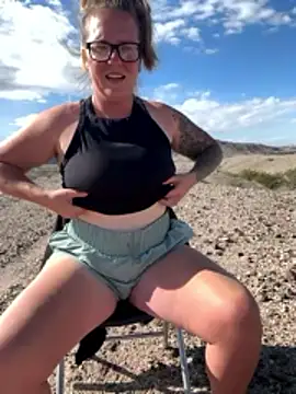 Snapshot of Lizzyloo chatting on 01-08-26, 08:11 Lizzyloo online show from 01-08-26, 08:11