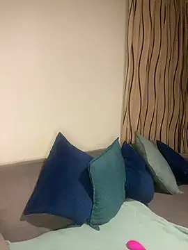 PETITE NAOMI online show from 02-10-25, 06:56