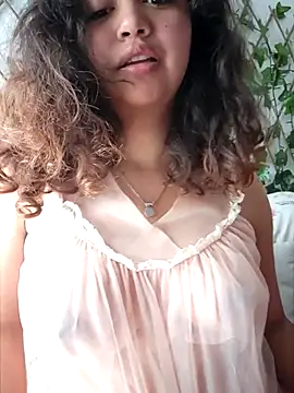 Snapshot of Peach_Girll chatting on 03-18-25, 05:10 Peach Girll online show from 03-18-25, 05:10