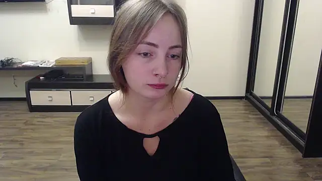 Snapshot of Laralianna chatting on 12-01-24, 06:30 Laralianna online show from 12-01-24, 06:30