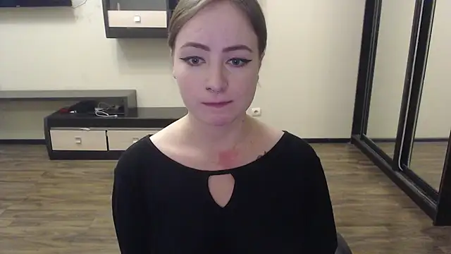 Snapshot of Laralianna chatting on 12-11-24, 01:17 Laralianna online show from 12-11-24, 01:17