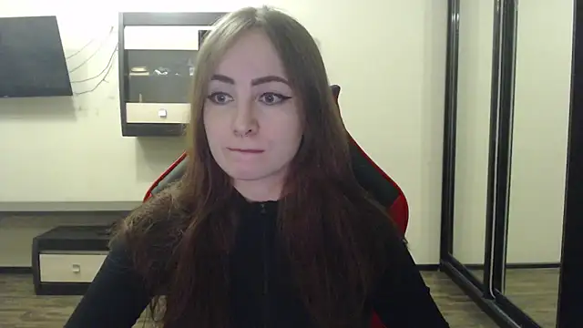 Snapshot of Laralianna chatting on 01-17-25, 10:33 Laralianna online show from 01-17-25, 10:33