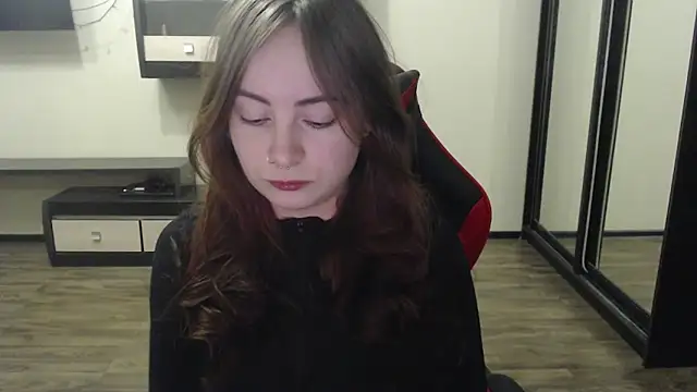 Snapshot of Laralianna chatting on 02-06-25, 06:02 Laralianna online show from 02-06-25, 06:02