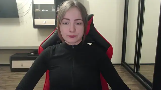 Snapshot of Laralianna chatting on 02-07-25, 06:13 Laralianna online show from 02-07-25, 06:13