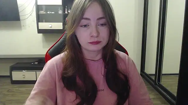 Snapshot of Laralianna chatting on 02-08-25, 09:15 Laralianna online show from 02-08-25, 09:15