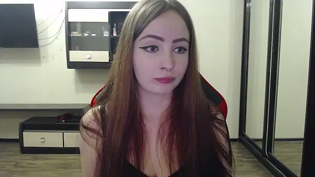 Snapshot of Laralianna chatting on 02-18-25, 12:39 Laralianna online show from 02-18-25, 12:39