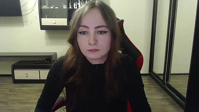 Snapshot of Laralianna chatting on 02-21-25, 04:37 Laralianna online show from 02-21-25, 04:37