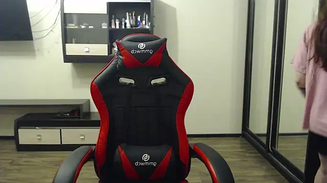 Snapshot of Laralianna chatting on 02-22-25, 07:58 Laralianna online show from 02-22-25, 07:58