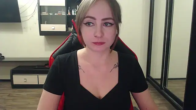 Snapshot of Laralianna chatting on 02-23-25, 05:29 Laralianna online show from 02-23-25, 05:29