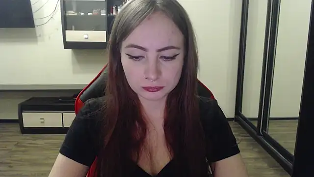 Snapshot of Laralianna chatting on 02-26-25, 04:56 Laralianna online show from 02-26-25, 04:56