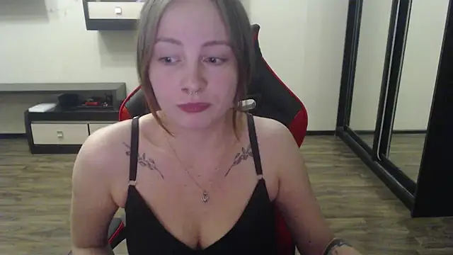 Snapshot of Laralianna chatting on 03-16-25, 04:56 Laralianna online show from 03-16-25, 04:56