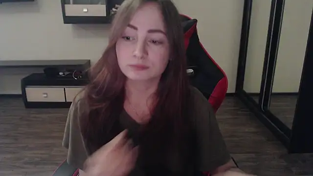 Snapshot of Laralianna chatting on 03-17-25, 11:21 Laralianna online show from 03-17-25, 11:21