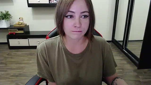 Snapshot of Laralianna chatting on 09-08-25, 04:28 Laralianna online show from 09-08-25, 04:28