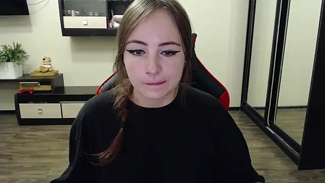 Snapshot of Laralianna chatting on 09-11-25, 03:50 Laralianna online show from 09-11-25, 03:50