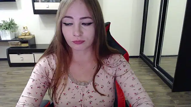 Snapshot of Laralianna chatting on 09-19-25, 01:34 Laralianna online show from 09-19-25, 01:34