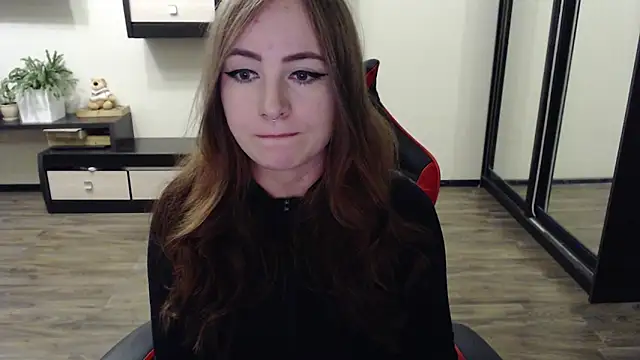 Snapshot of Laralianna chatting on 09-22-25, 11:45 Laralianna online show from 09-22-25, 11:45