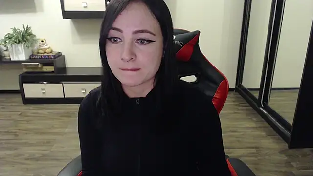 Snapshot of Laralianna chatting on 09-24-25, 01:58 Laralianna online show from 09-24-25, 01:58