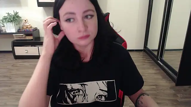 Snapshot of Laralianna chatting on 09-25-25, 12:42 Laralianna online show from 09-25-25, 12:42